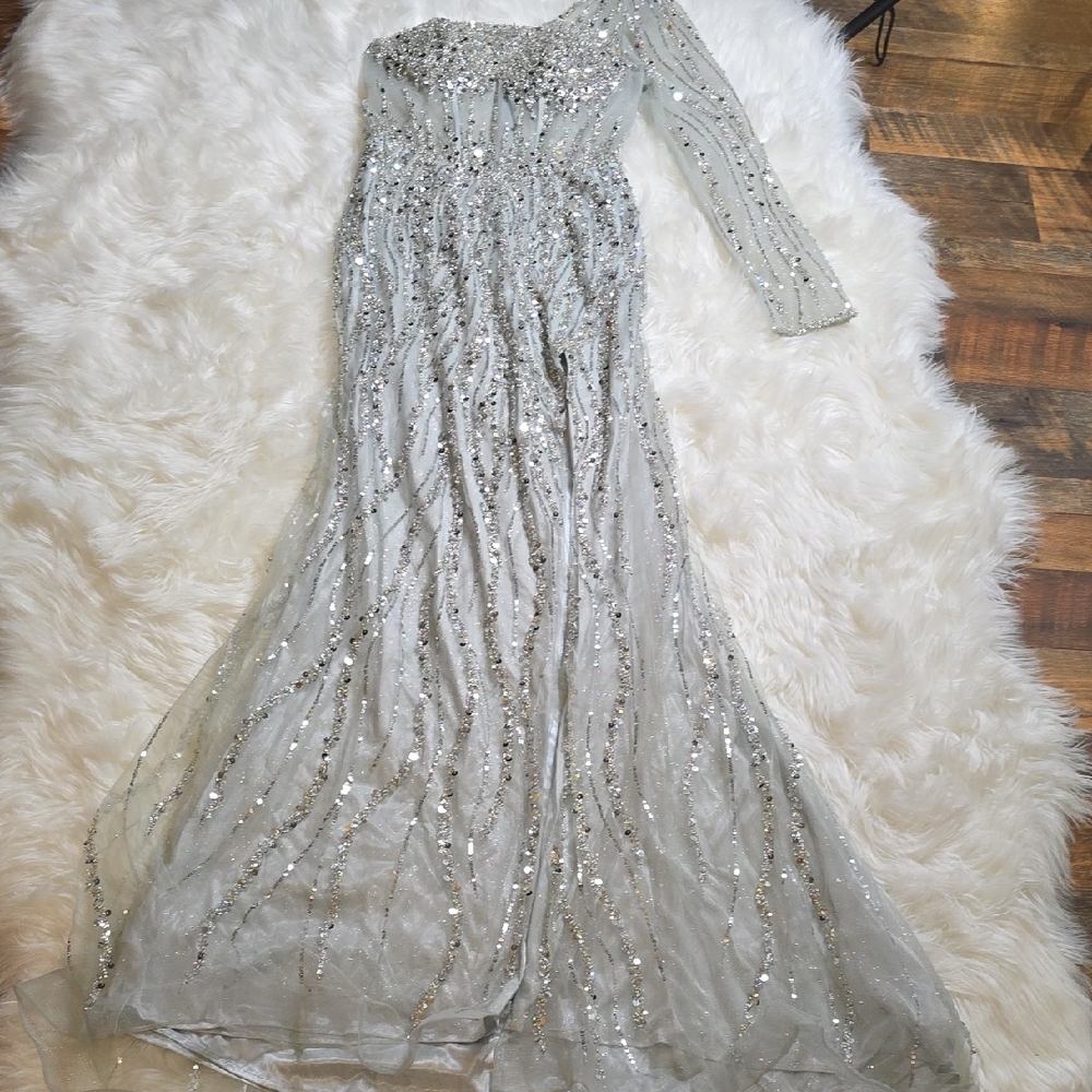 NWT Gianni Bini One Shoulder Beaded Sequin Silver Formal Prom Gown Size 9